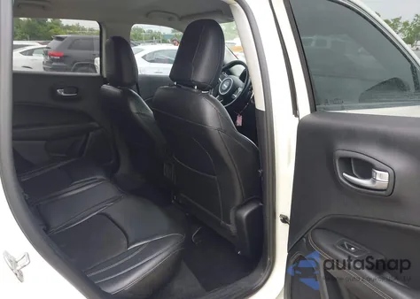 2018 Jeep Compass Latitude 4X4 z USA, uszkodzony, nr VIN 3C4NJDBB4JT453583